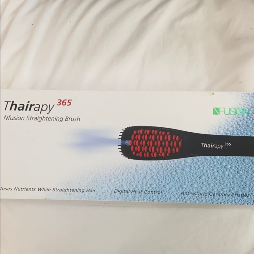 Thairapy 365 straightening brush never used